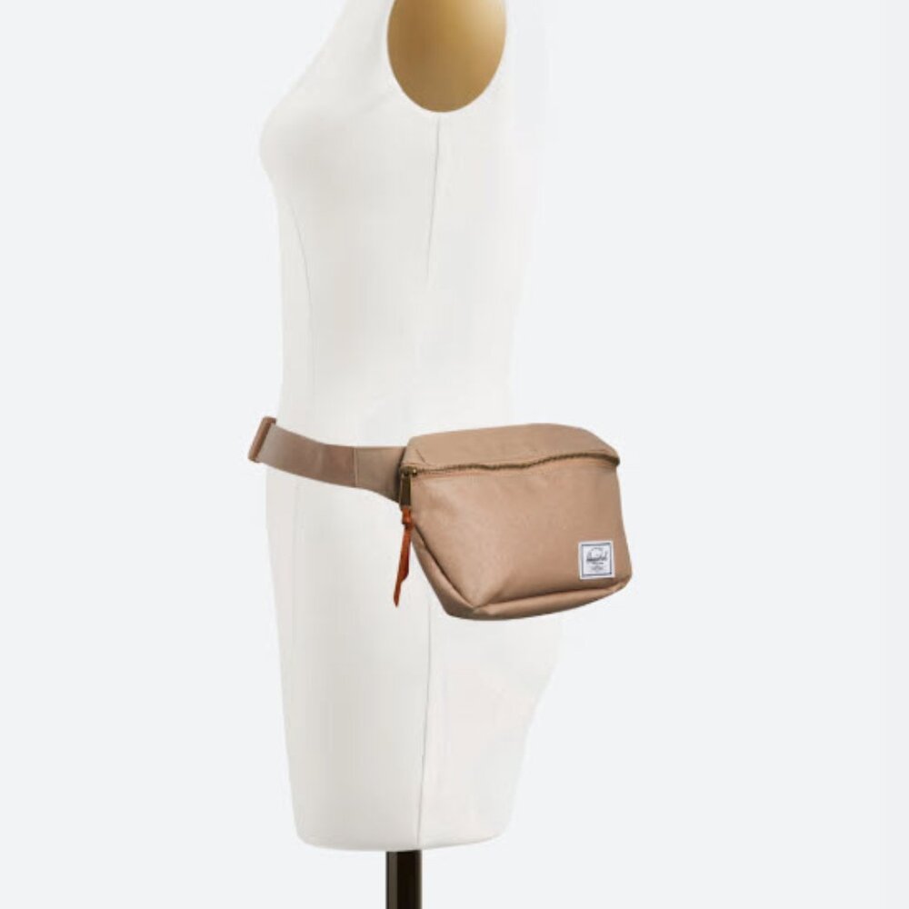 NWT- Herschel - Fifteen Hip/Waist Pack - Glittery Tan